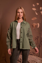 CHAQUETA DRIL VERDE MANGAS ANIMAL PRINT